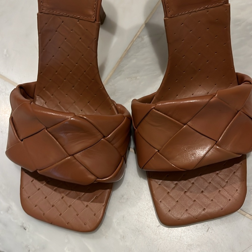 Vince Camuto Women's Brown Woven Sandals - Picture 6 of 6